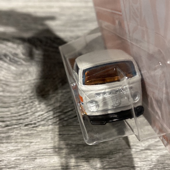 Hot Wheels | 52nd Anniversary #6/6: Volkswagen T2 Pickup - 1:64 Scale Die Cast - Picture 8 of 11